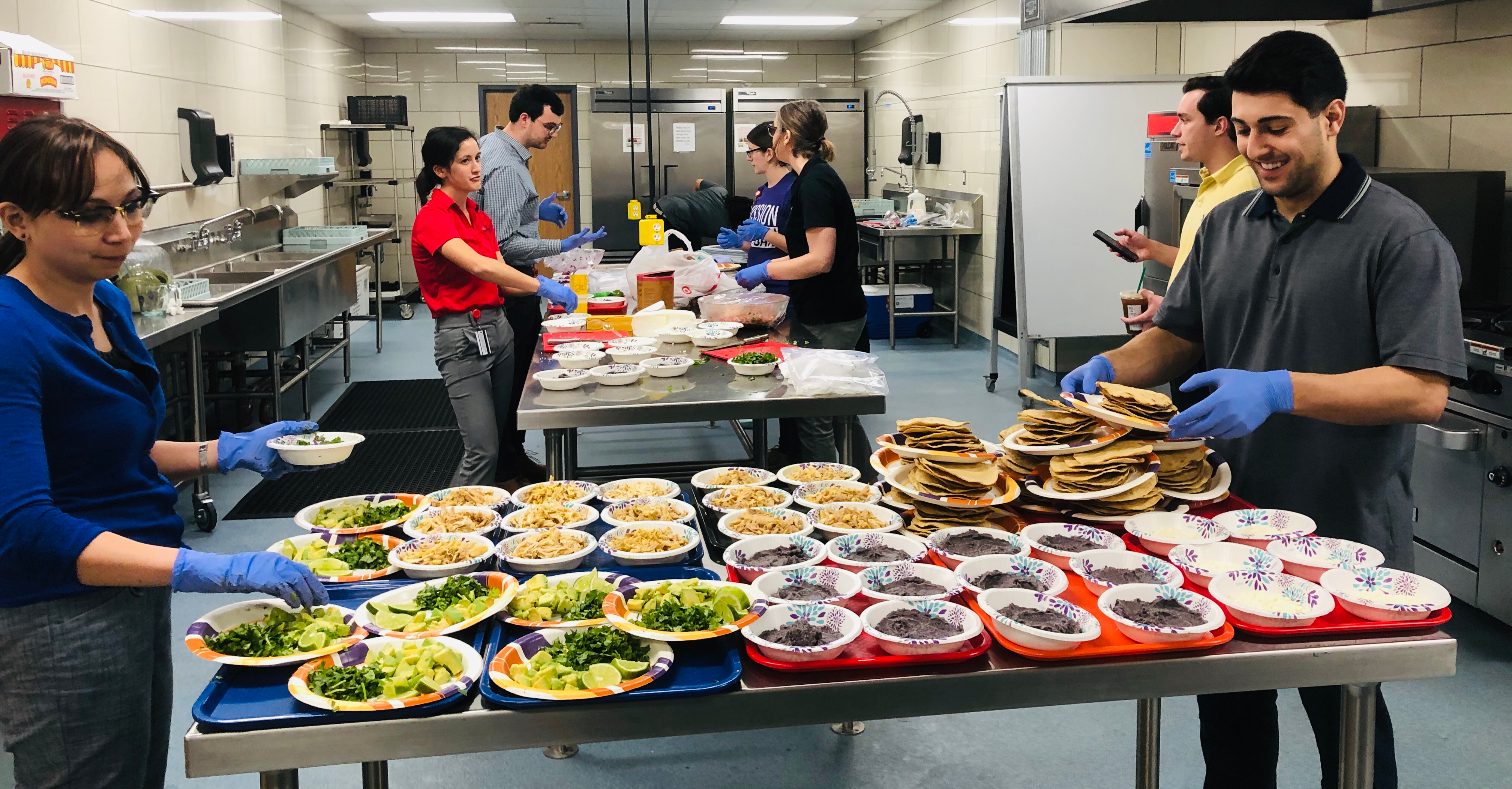 UIWSOM students preparing nutritious tostadas in the SOM Teaching Kitchen